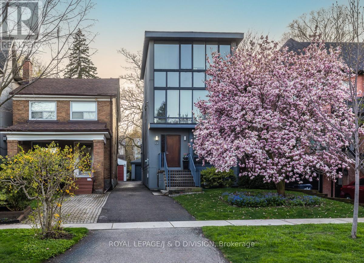 MLS® listing #29686225 for sale located at 44 STANDISH AVENUE
