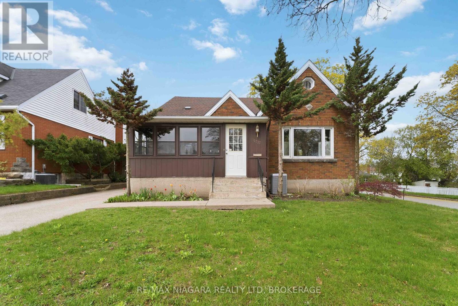 MLS® listing #29686752 for sale located at 5737 LOWELL AVENUE