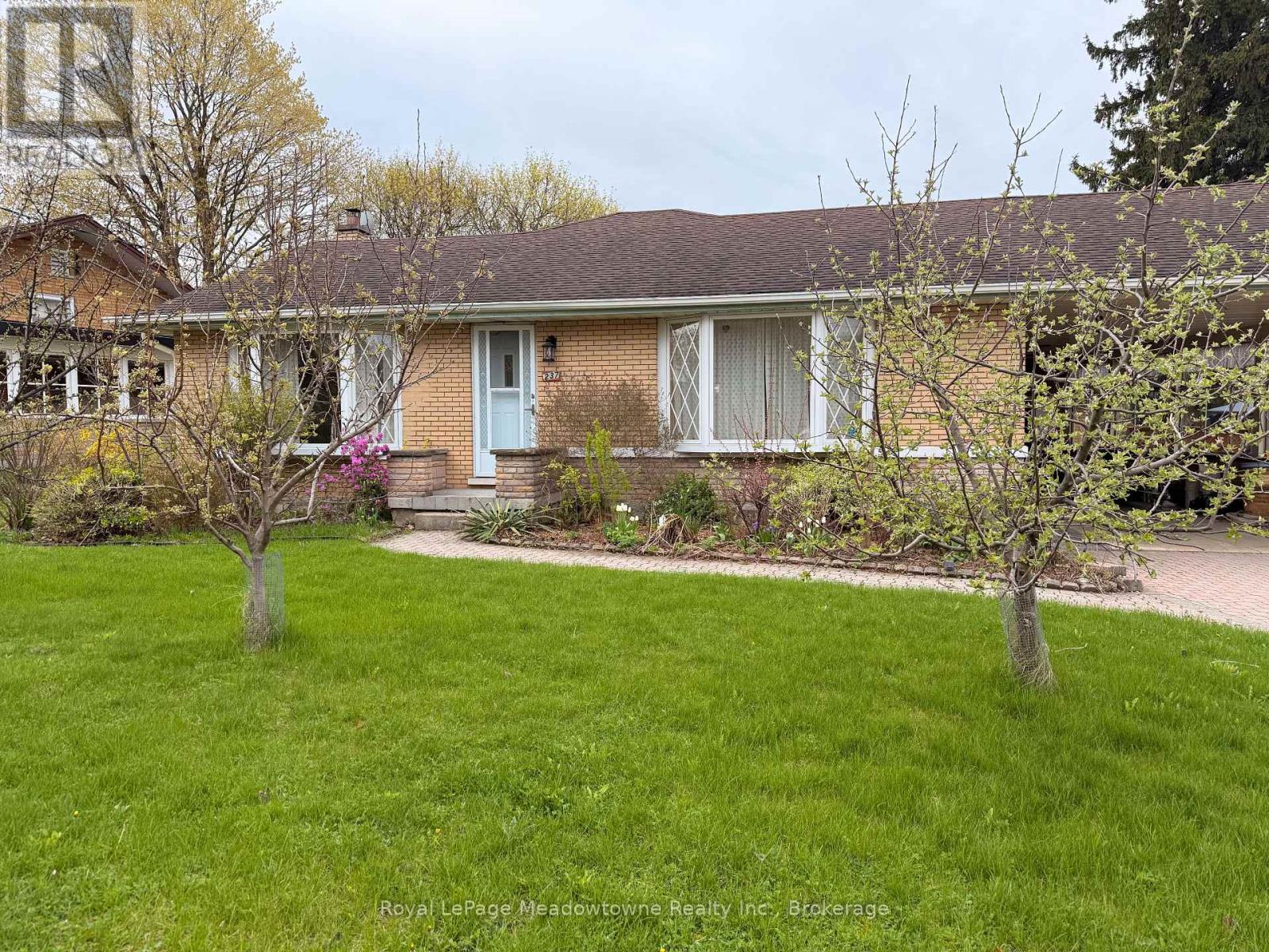 MLS® listing #29688018 for sale located at 237 WOODHAVEN ROAD