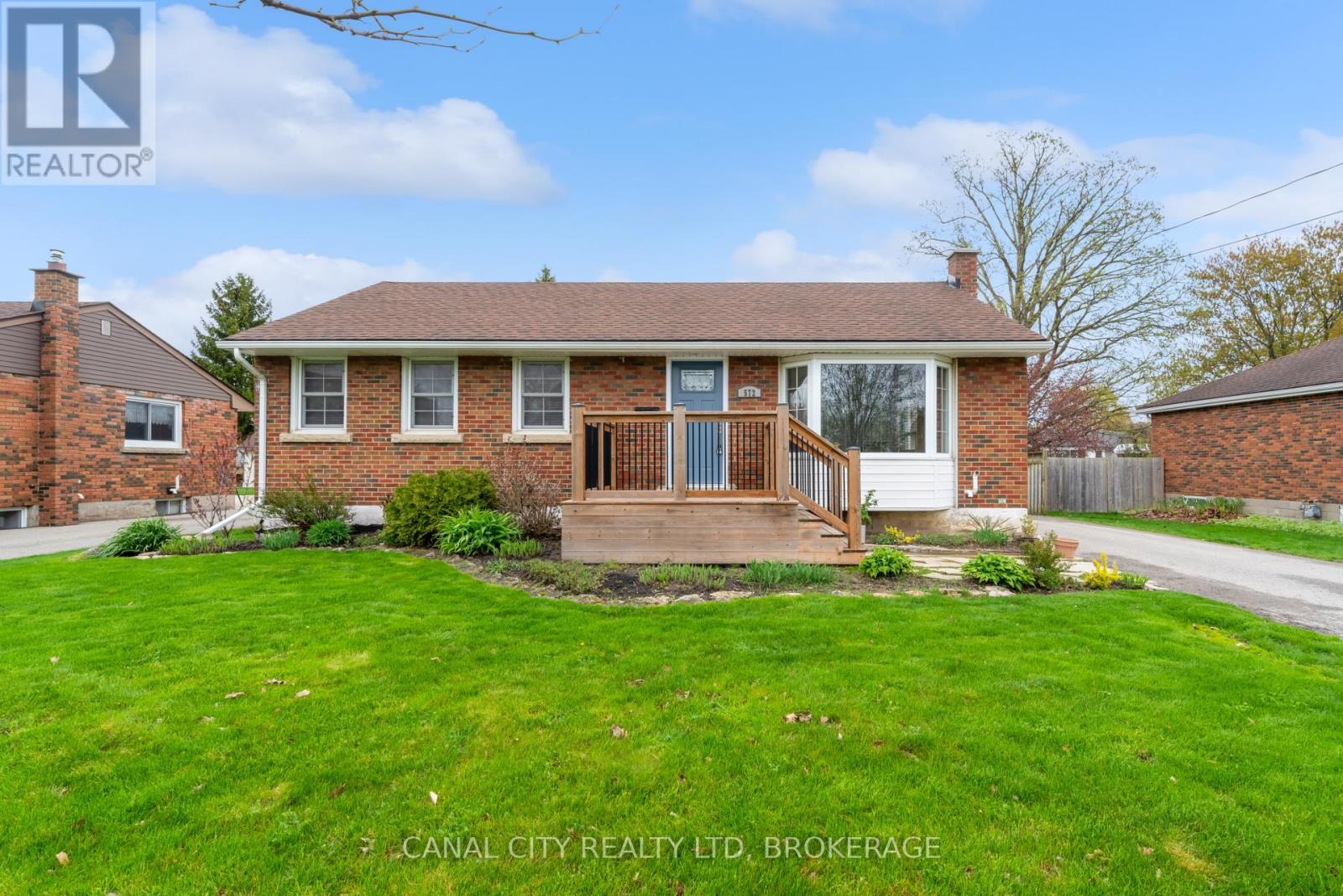 MLS® listing #29690361 for sale located at 572 CLARE AVENUE