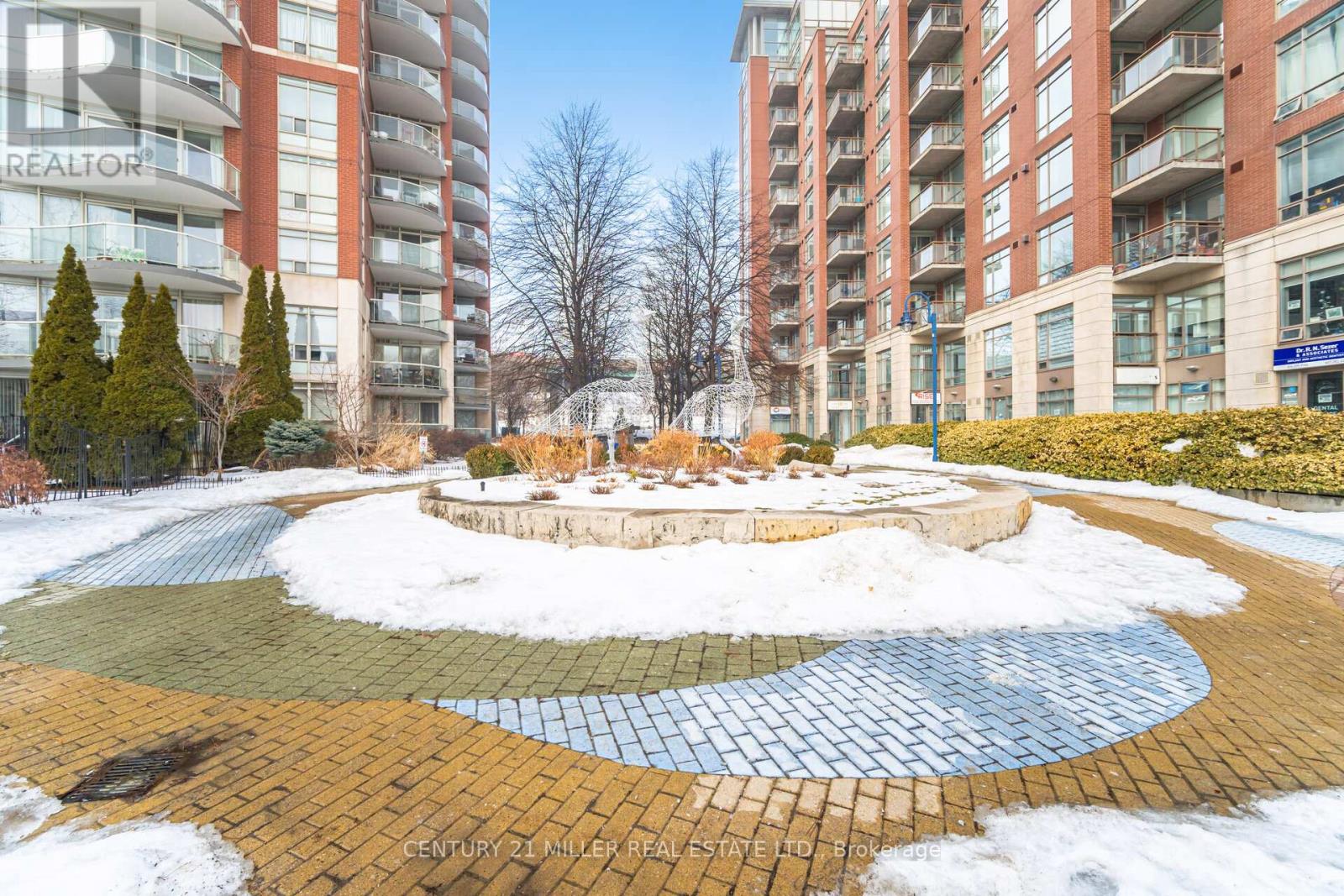 MLS® listing #29690518 for sale located at 318 - 550 QUEENS QUAY W