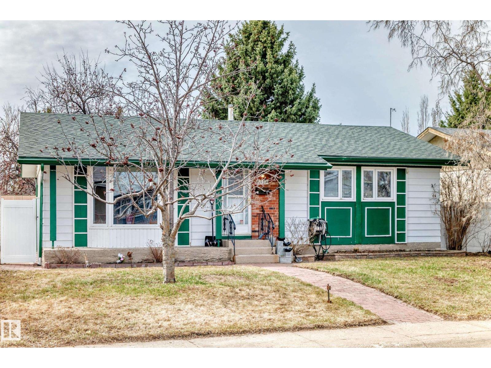 MLS® listing #29690784 for sale located at 11739 152A AV NW