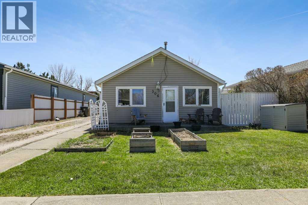 MLS® listing #29691744 for sale located at 306 Queen Street