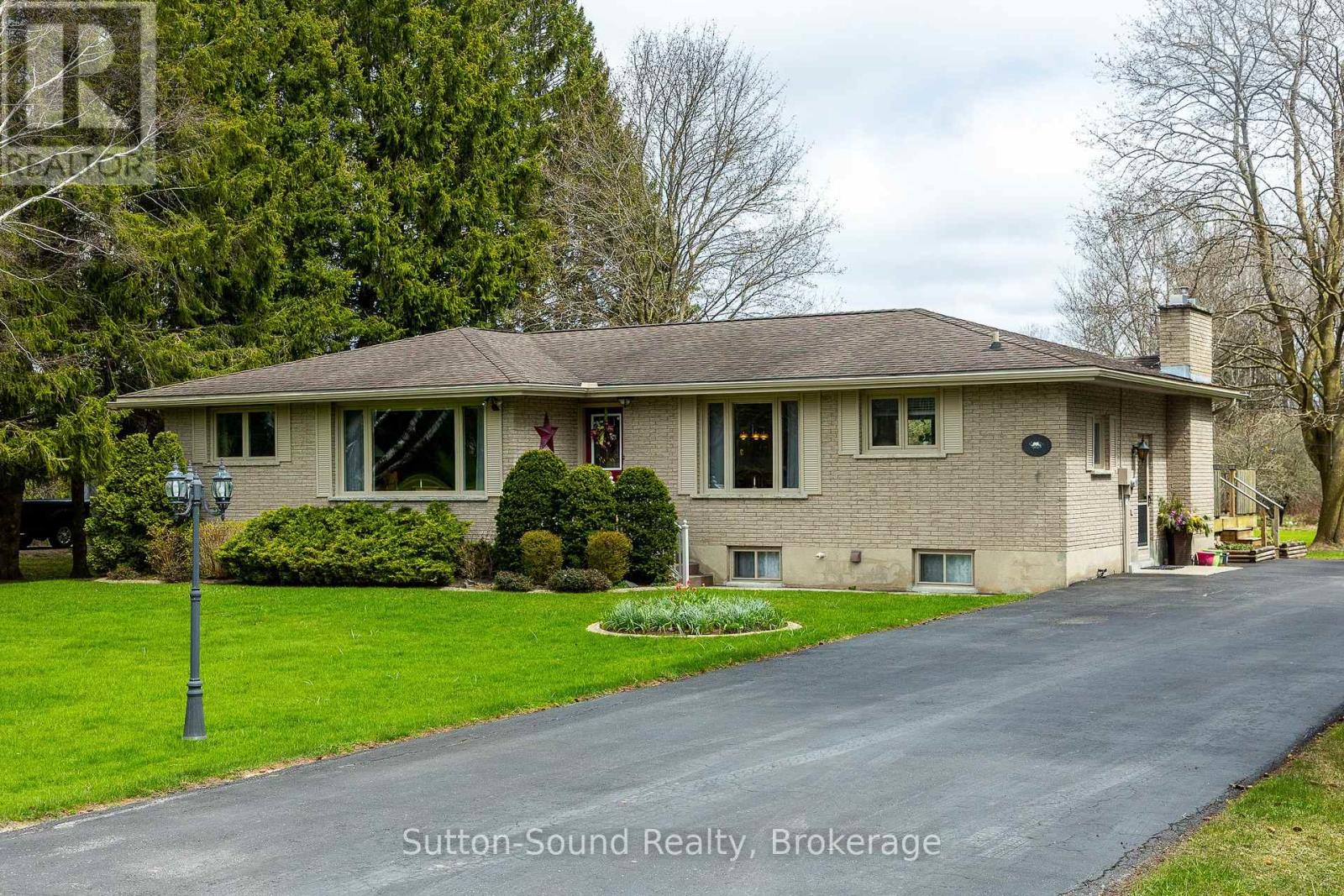 MLS® listing #29692205 for sale located at 335 PARK STREET