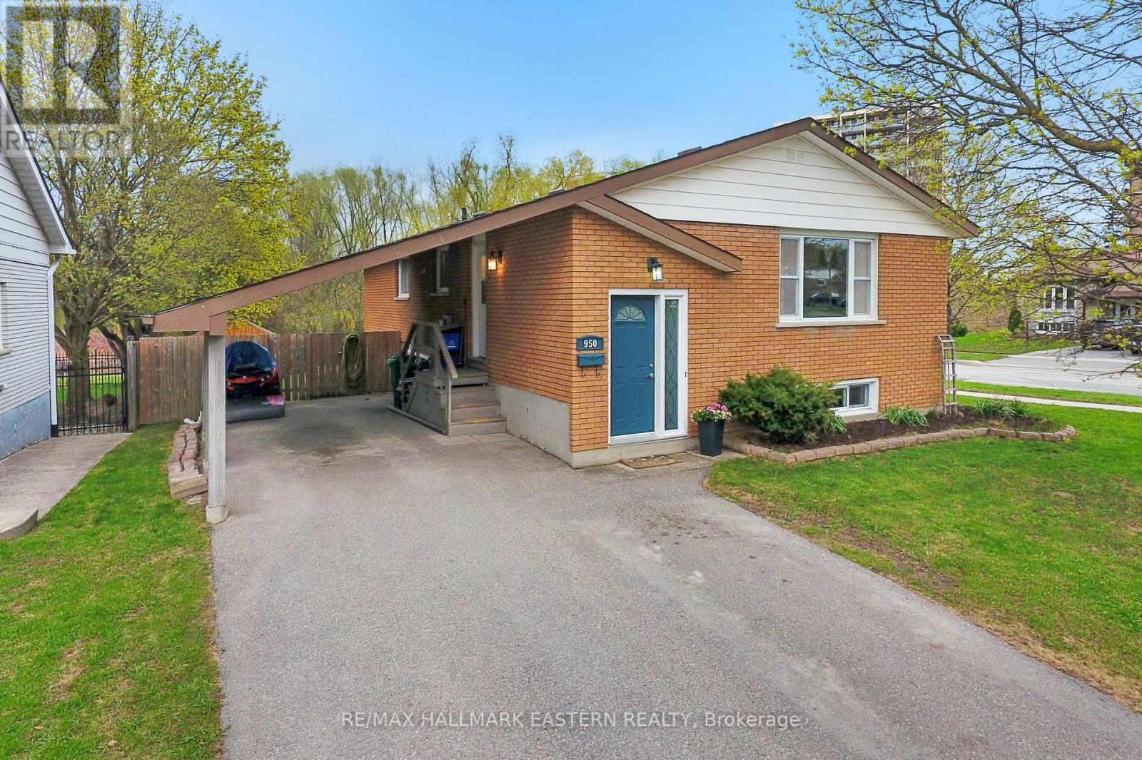 MLS® listing #29692232 for sale located at 950 SILVERDALE ROAD
