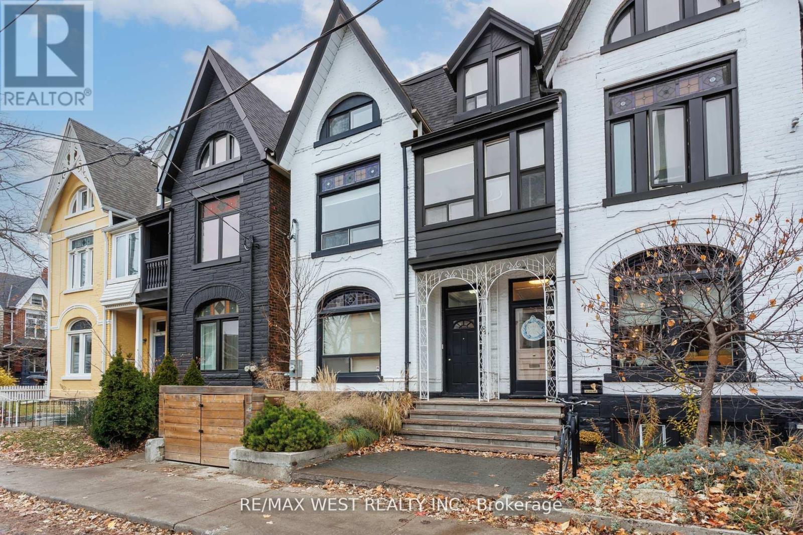 MLS® listing #29692333 for sale located at LOWER LEVEL - 84 MACKENZIE CRESCENT