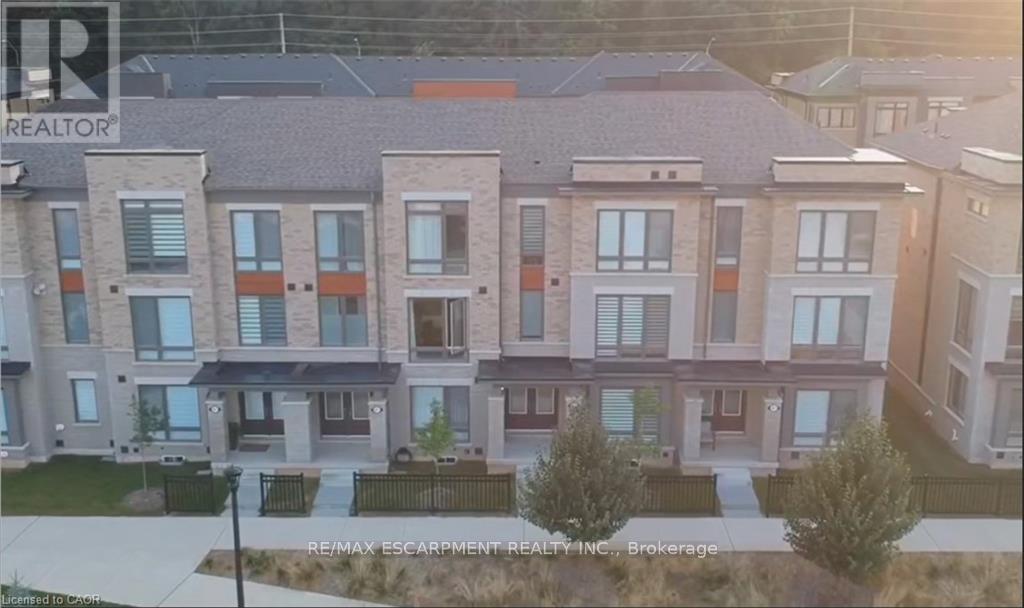 MLS® listing #29692386 for sale located at 4 - 2481 BADGER CRESCENT