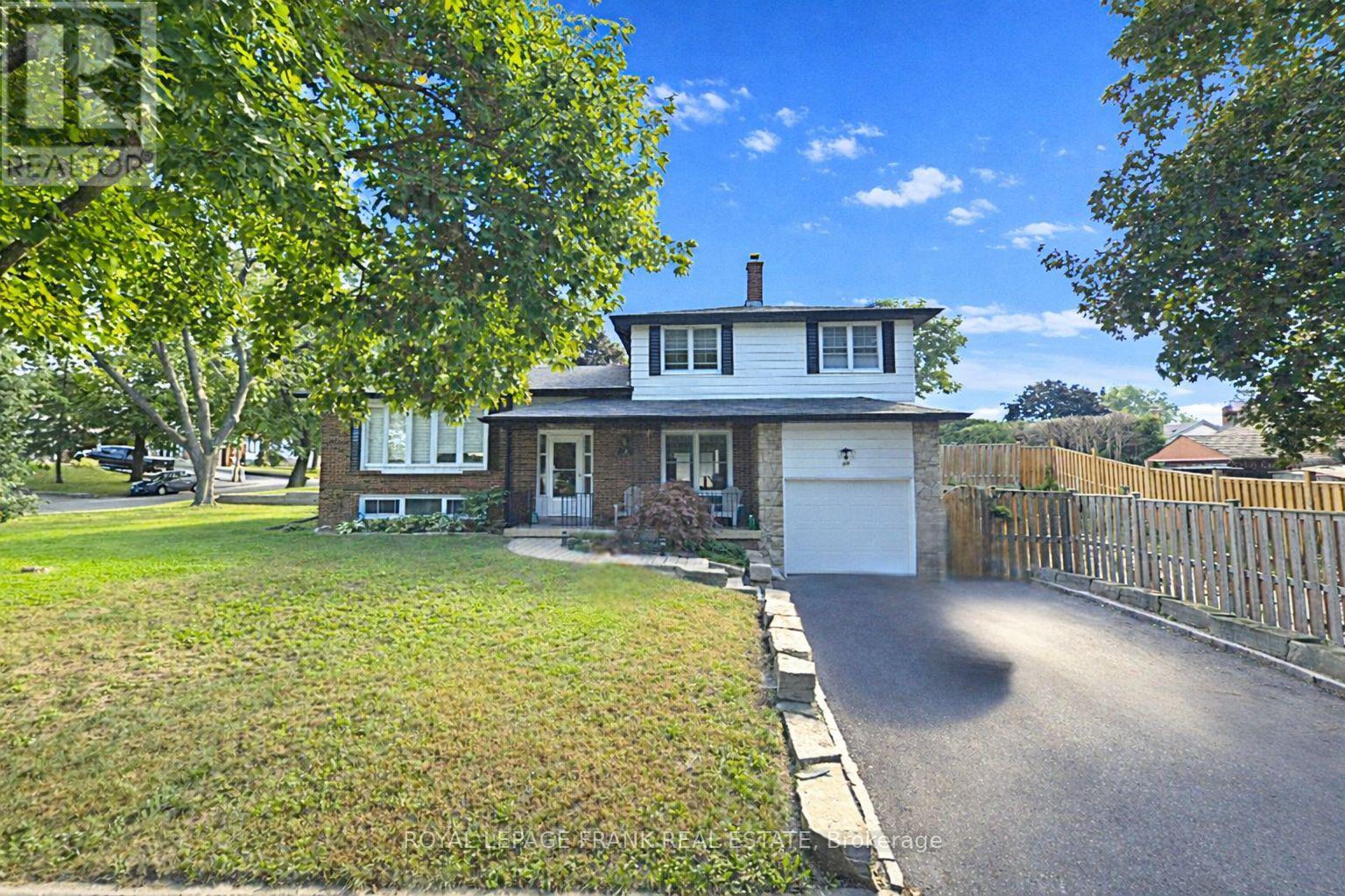 MLS® listing #29693321 for sale located at 489 CRESTWOOD DRIVE