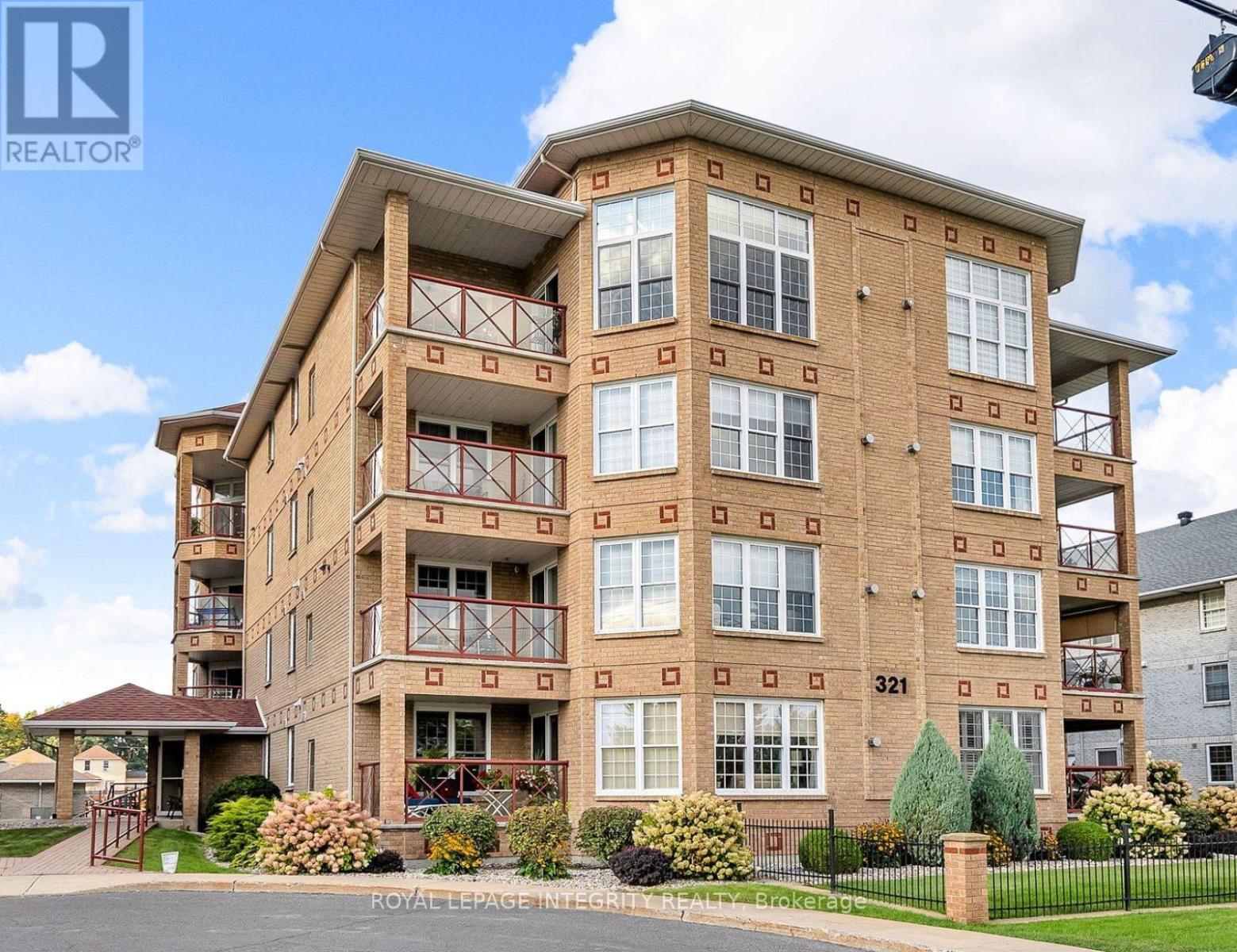 MLS® listing #29693358 for sale located at 103 - 321 WATER STREET W