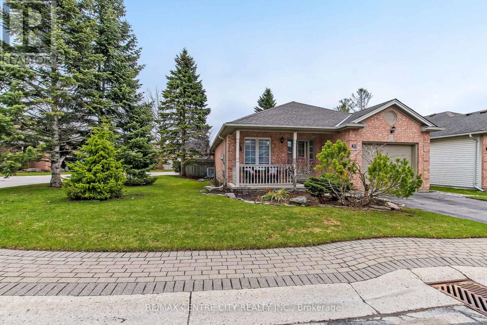 MLS® listing #29693795 for sale located at 39 - 145 NORTH CENTRE ROAD