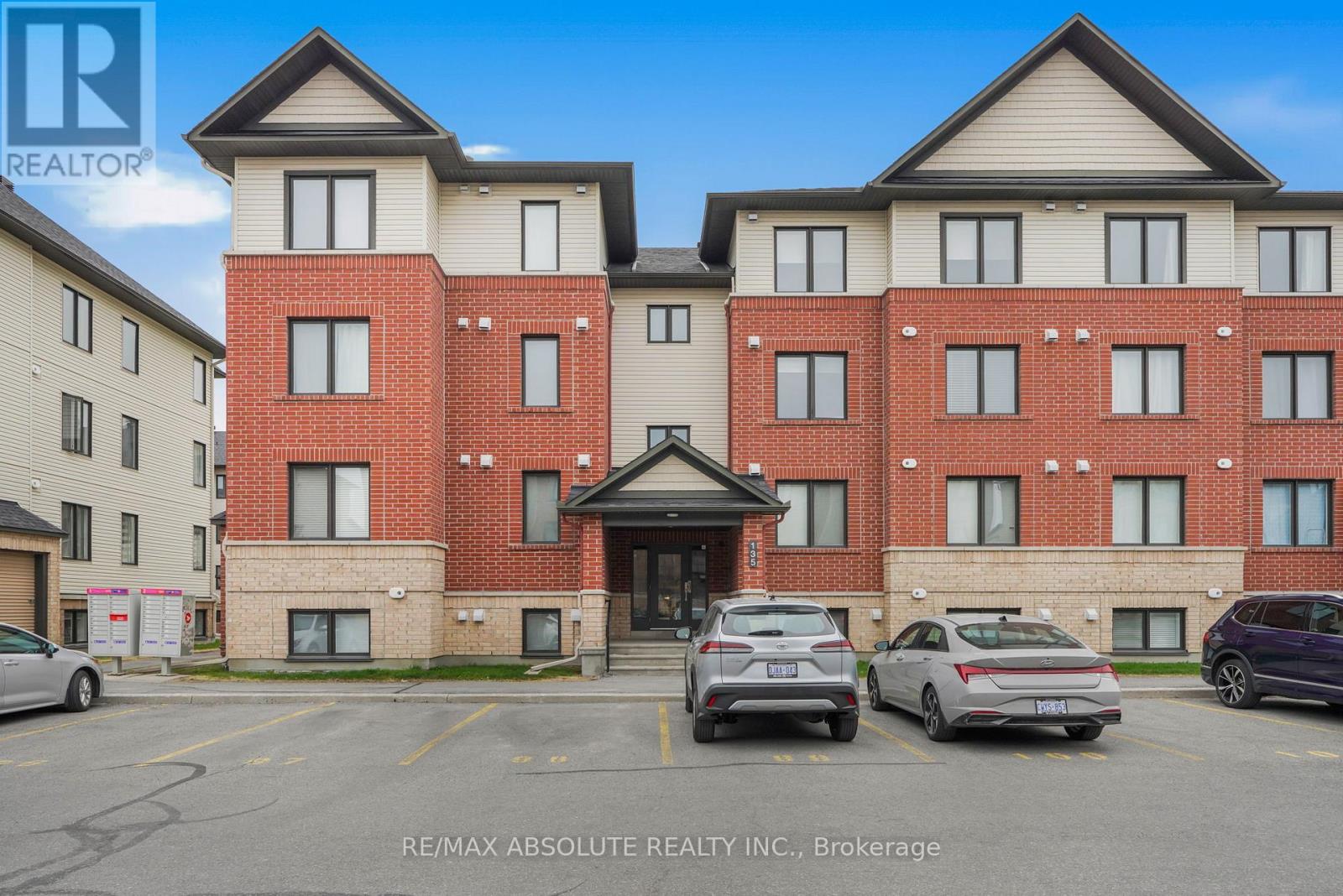 MLS® listing #29693865 for sale located at 6 - 135 BLUESTONE PRIVATE