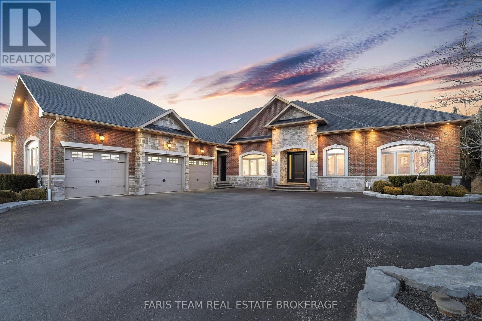 MLS® listing #29693891 for sale located at 158 DALE CRESCENT