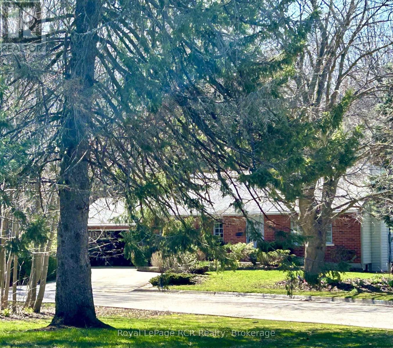 MLS® listing #29693992 for sale located at 35 5TH STREET E