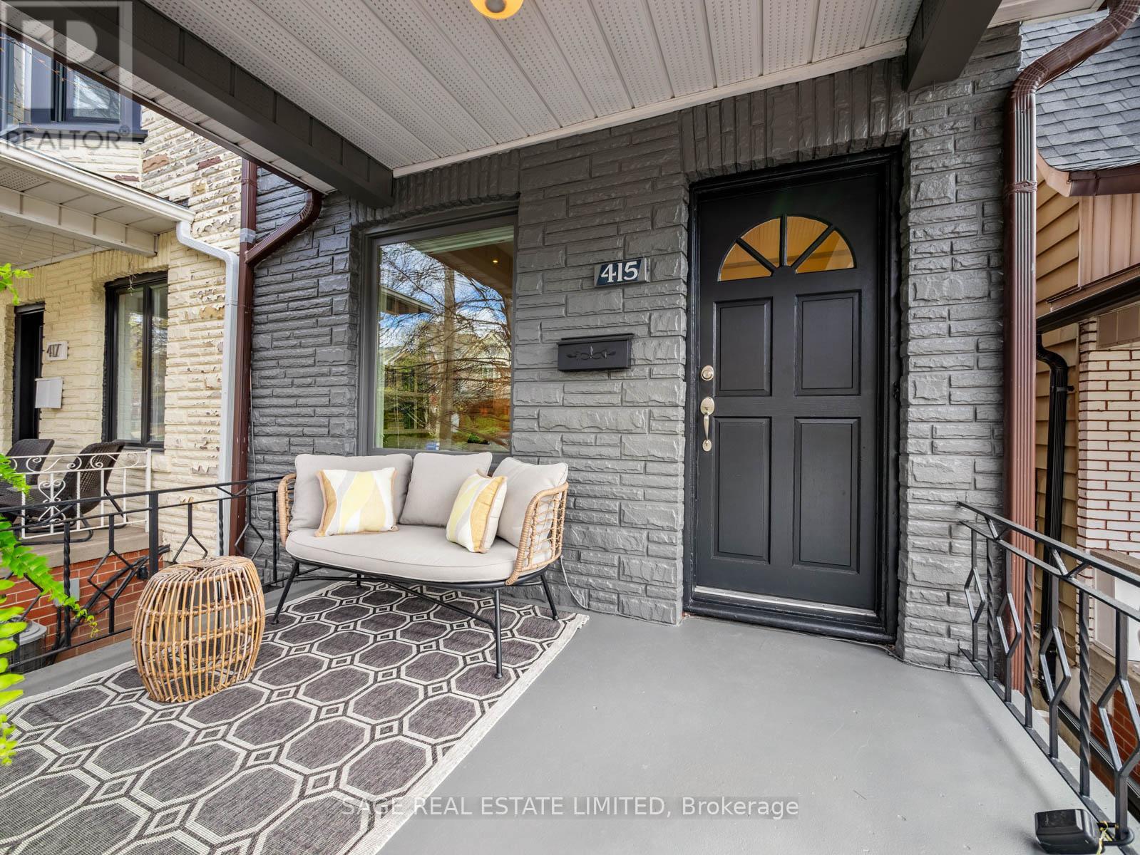 MLS® listing #29694213 for sale located at 415 CLINTON STREET
