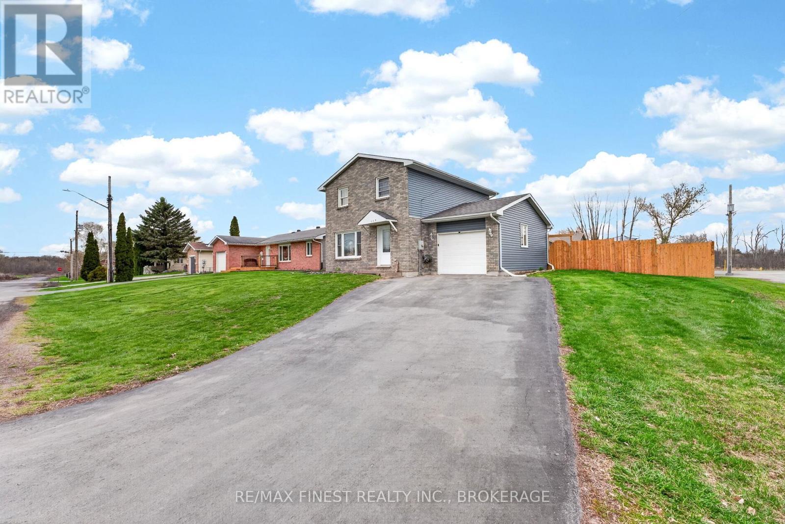 MLS® listing #29694344 for sale located at 239 CROSS STREET