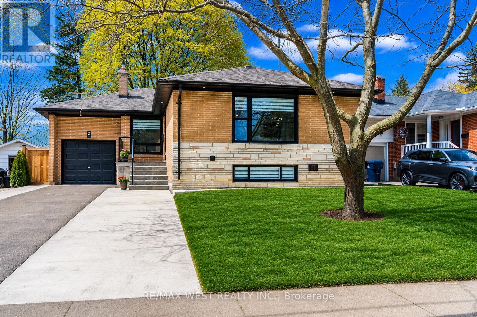 MLS® listing #29694394 for sale located at 48 LLOYD MANOR ROAD