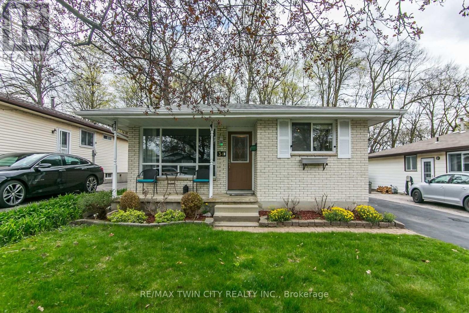 MLS® listing #29694460 for sale located at 34 BLACKHORNE CRESCENT