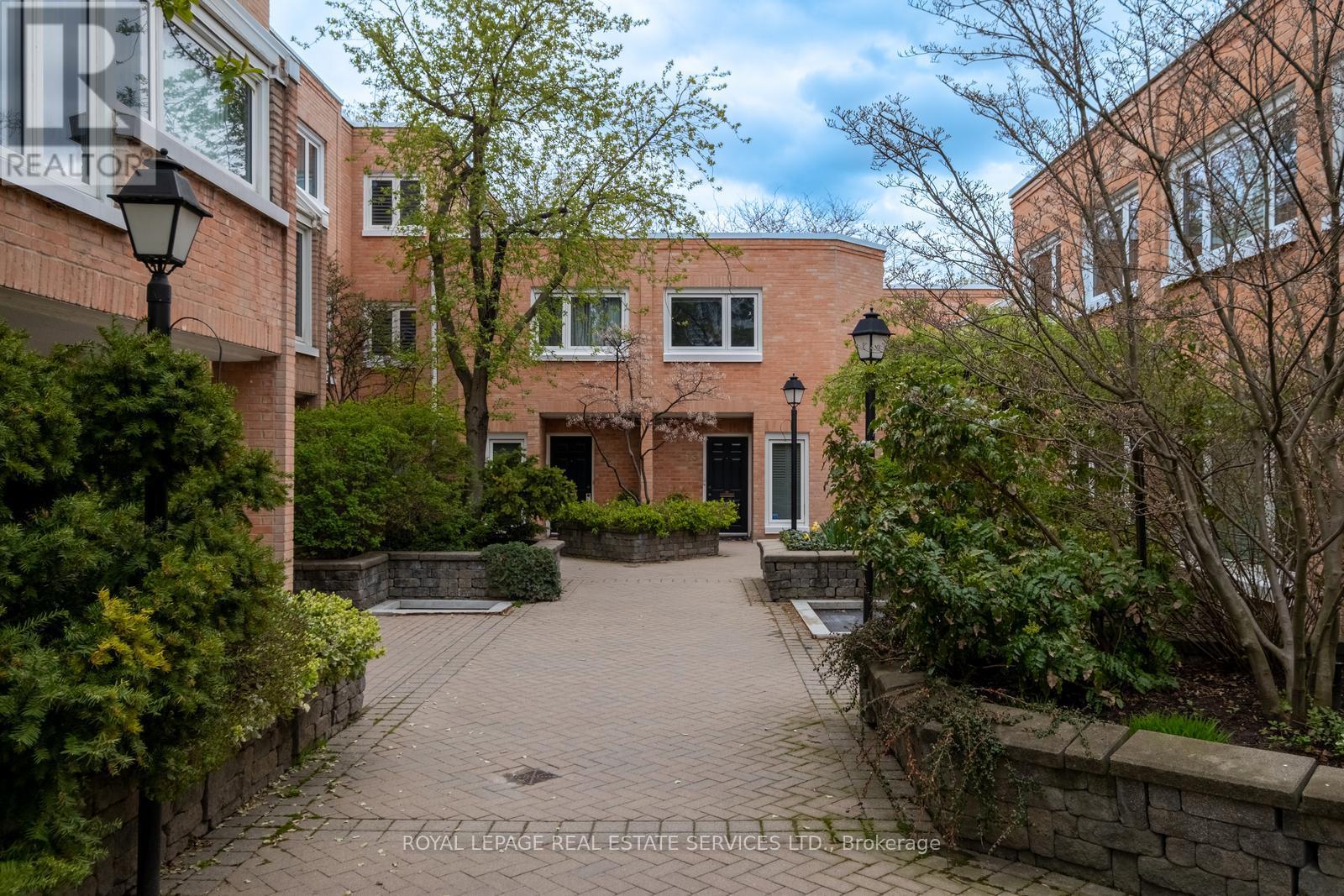 MLS® listing #29694554 for sale located at 16 - 390 WELLESLEY STREET E