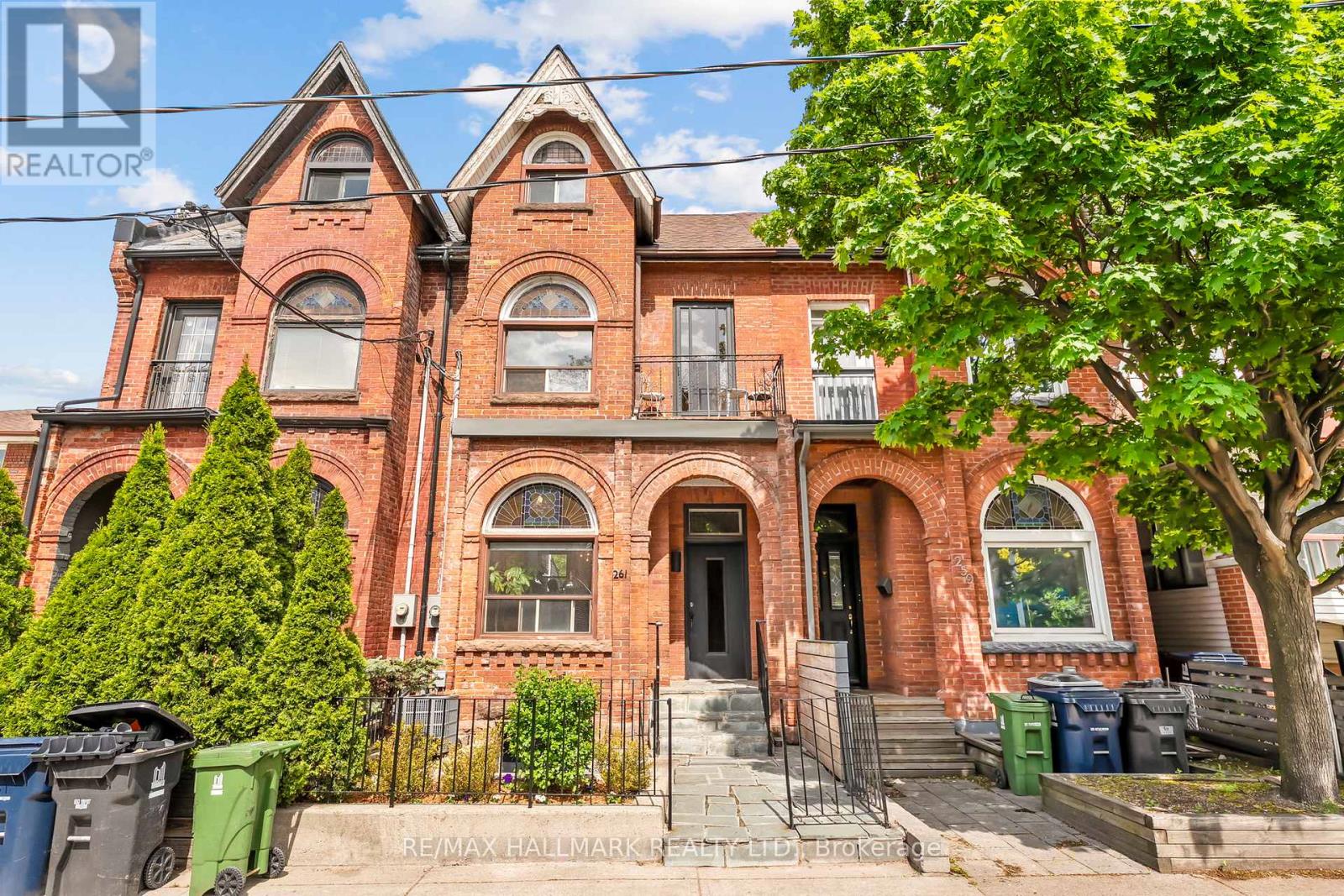 MLS® listing #29695048 for sale located at 261 OSSINGTON AVENUE