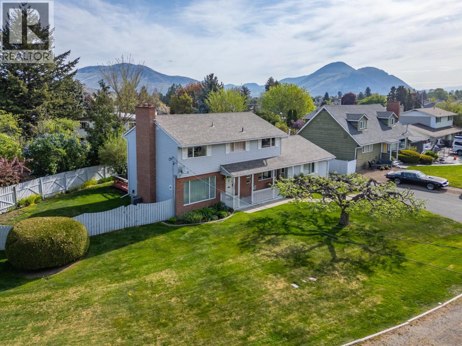 MLS® listing #29695919 for sale located at 751 RIDGEVIEW Terrace