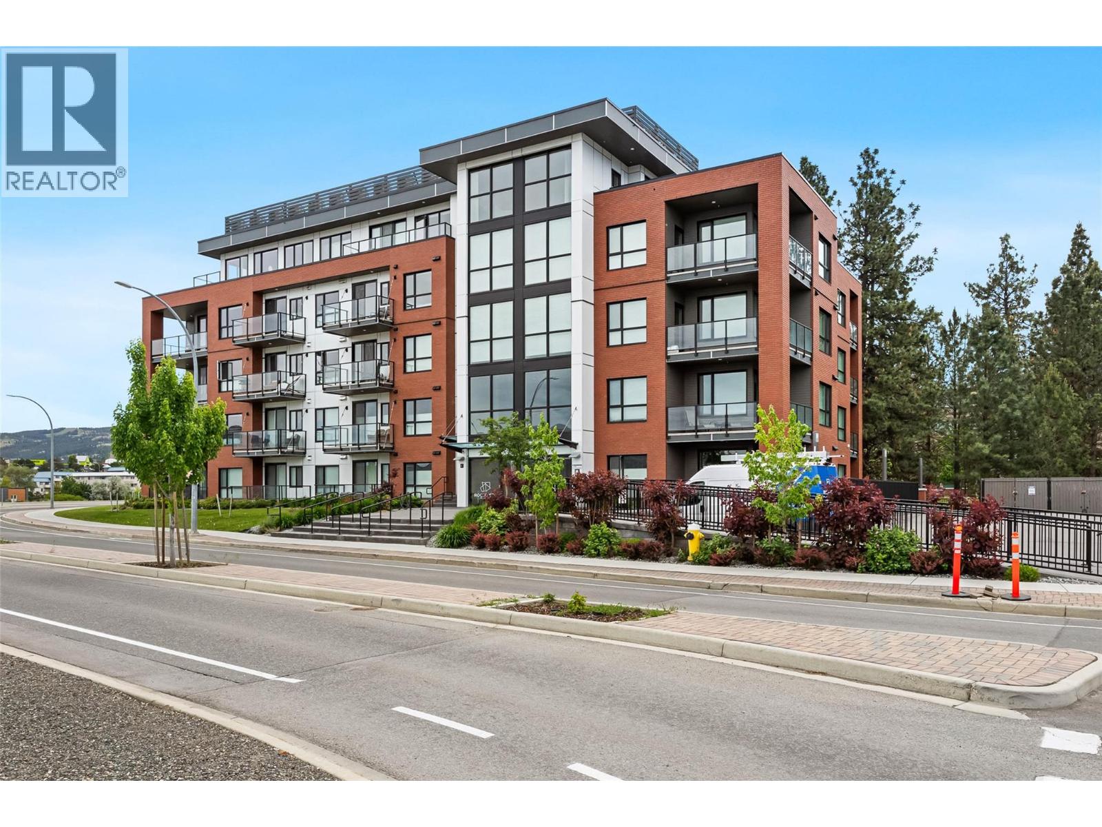 MLS® listing #29699002 for sale located at 875 University Drive Unit# 105