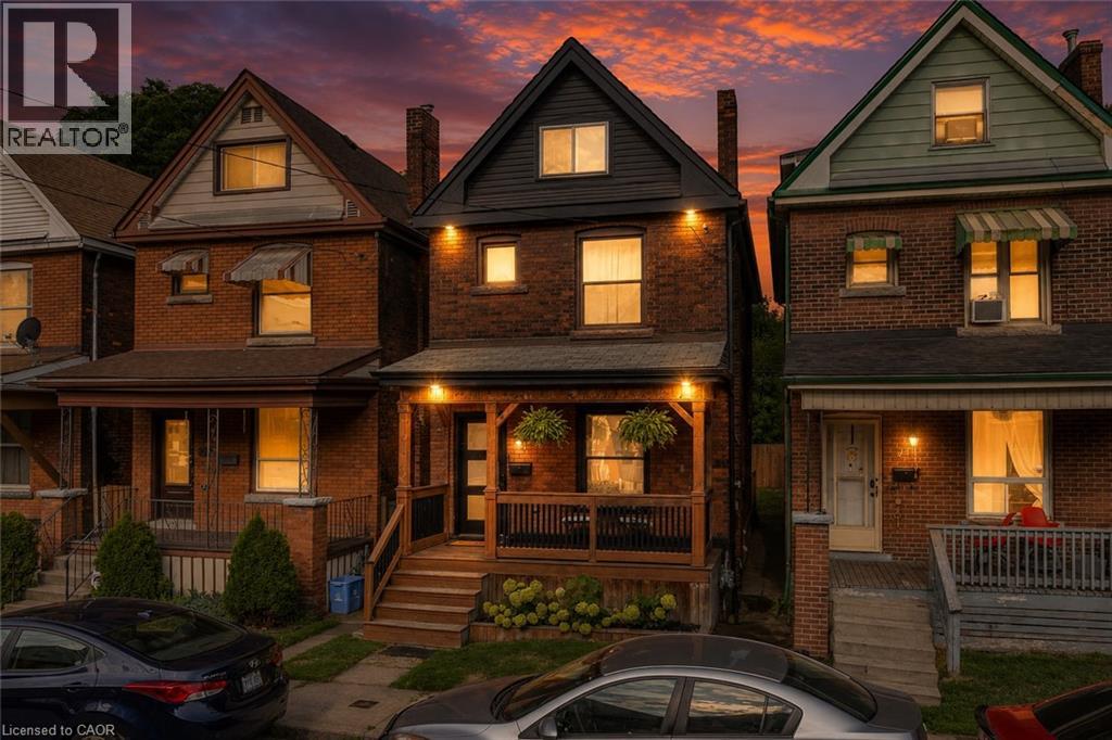 MLS® listing #29699689 for sale located at 39 FAIRLEIGH Avenue N