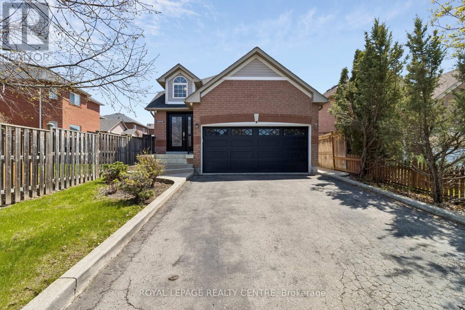 MLS® listing #29700482 for sale located at 50 LAWLOR COURT