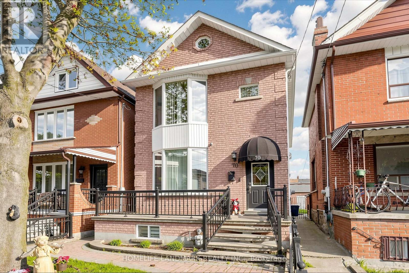 MLS® listing #29700951 for sale located at 70 BARTLETT AVENUE