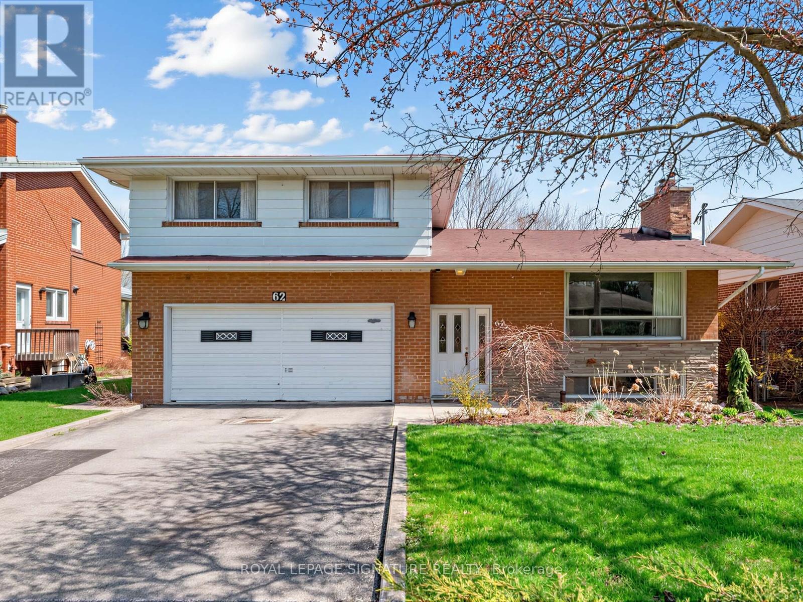 MLS® listing #29701086 for sale located at 62 DUKINFIELD CRESCENT