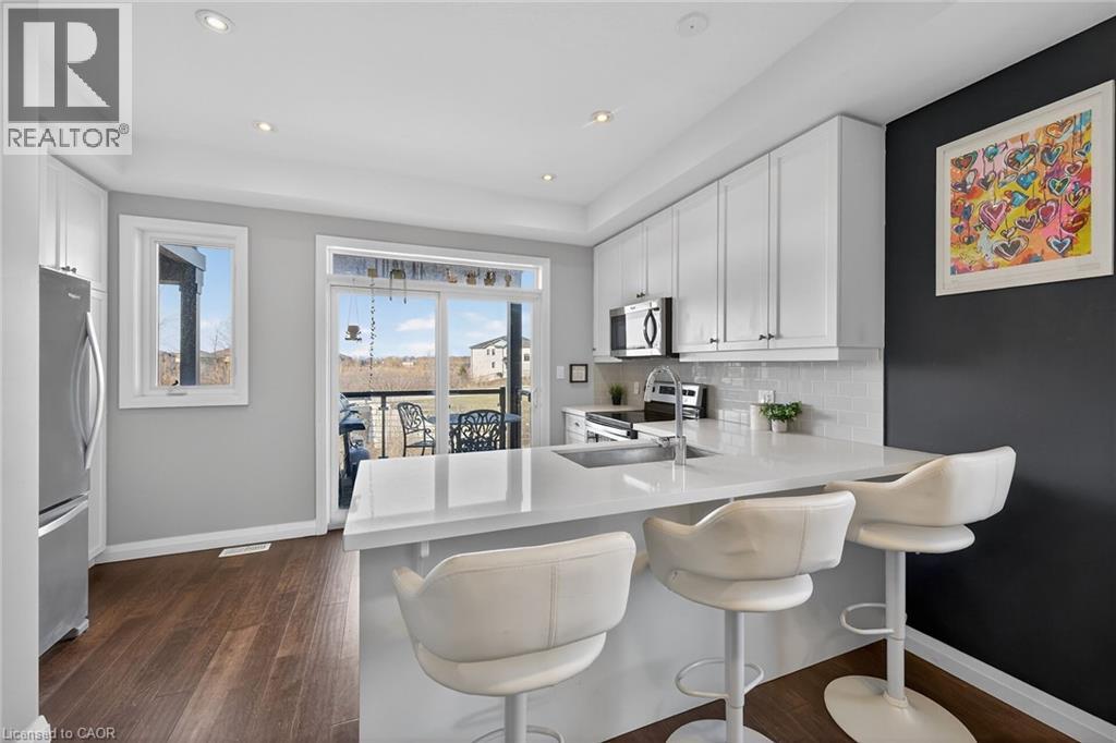 MLS® listing #29701132 for sale located at 35 MIDHURST Heights Unit# 33