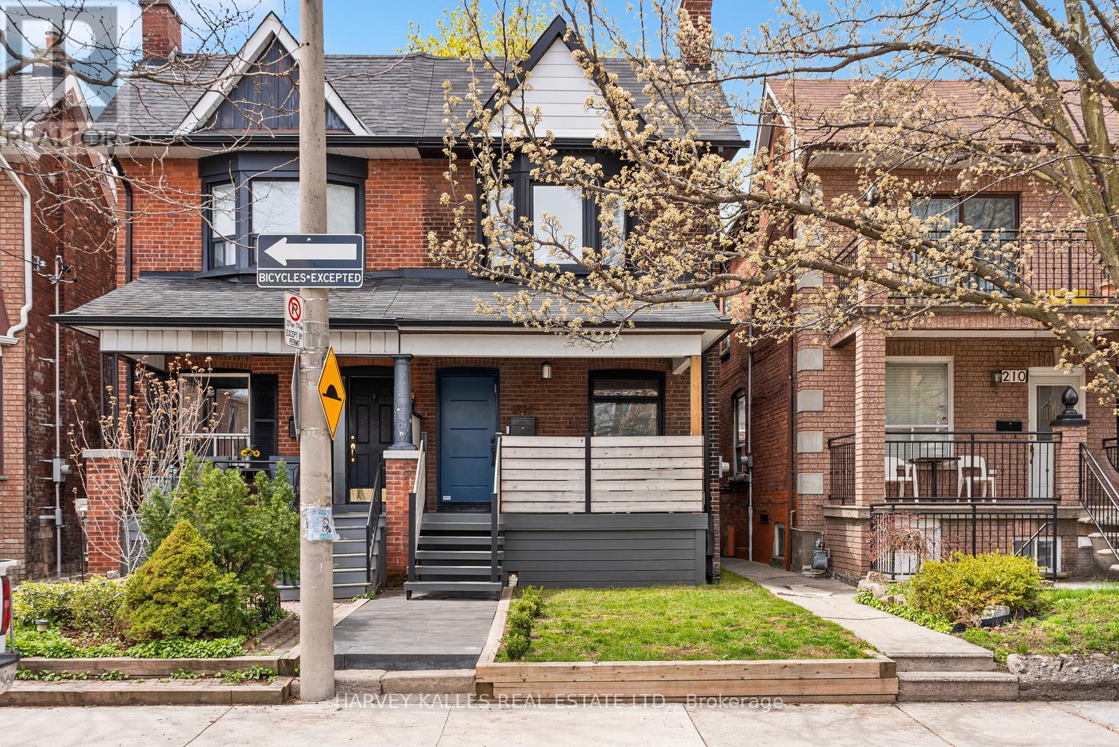 MLS® listing #29702660 for sale located at 208 EMERSON AVENUE