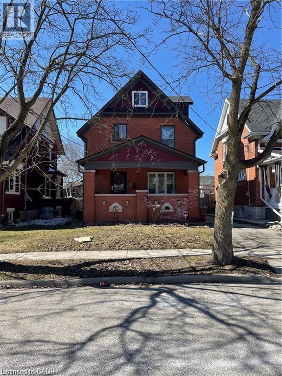MLS® listing #29703591 for sale located at 48 BETZNER Avenue N Unit# Upper