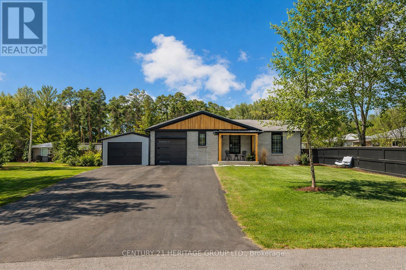 MLS® listing #29706531 for sale located at 7 CRAWFORD CIRCLE