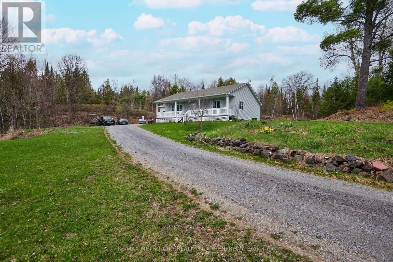 MLS® listing #29706985 for sale located at 1003 GRANT ROAD