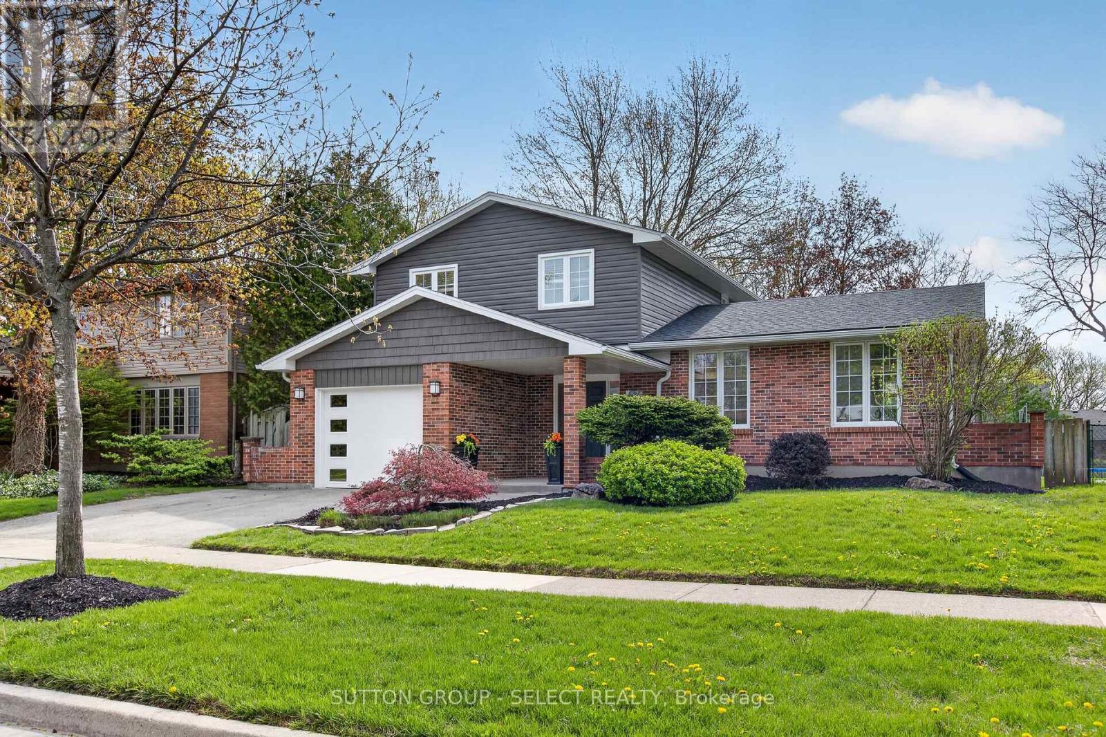 MLS® listing #29707192 for sale located at 574 CRANBROOK ROAD S