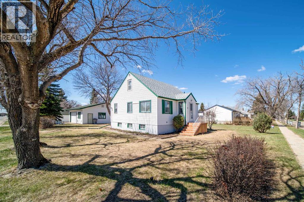 MLS® listing #29708708 for sale located at 737 9 Avenue