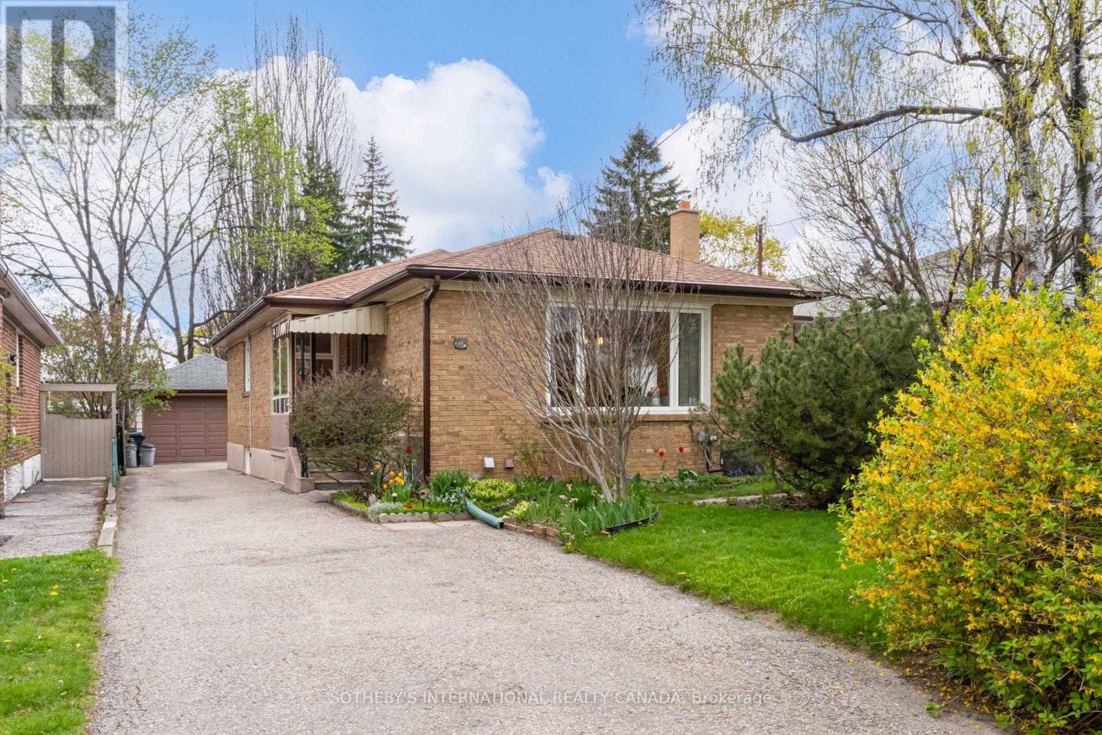 MLS® listing #29709112 for sale located at 16 PAULART DRIVE