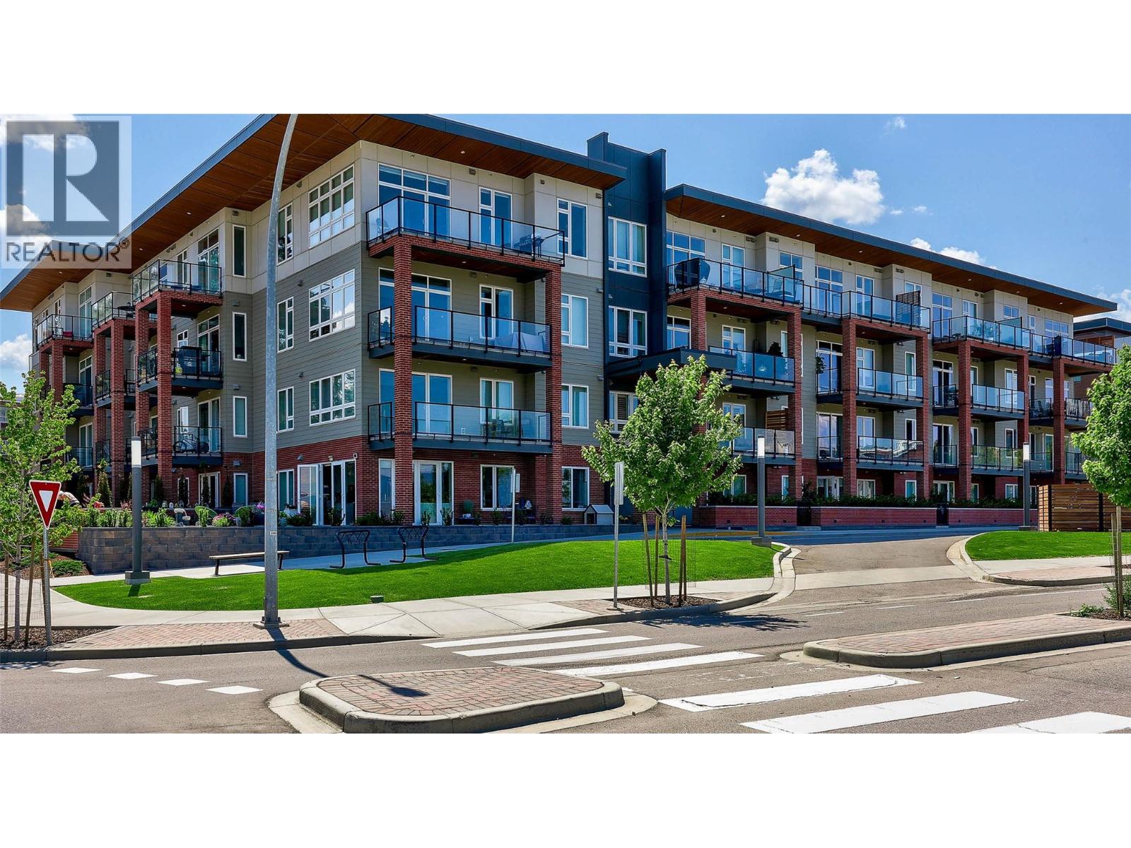 MLS® listing #29712195 for sale located at 885 University Drive Unit# 304