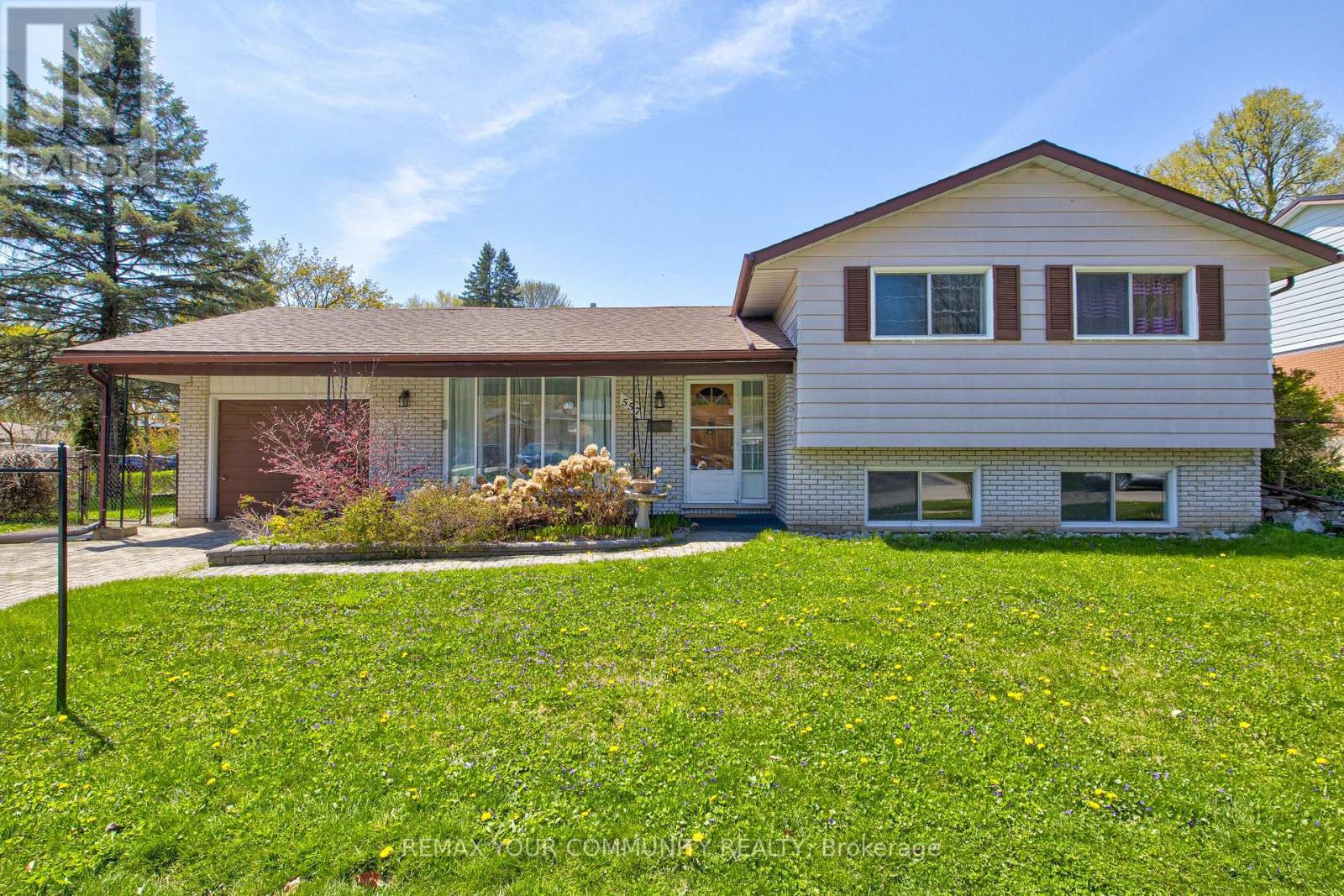 MLS® listing #29712716 for sale located at 557 GLEN MANOR BOULEVARD