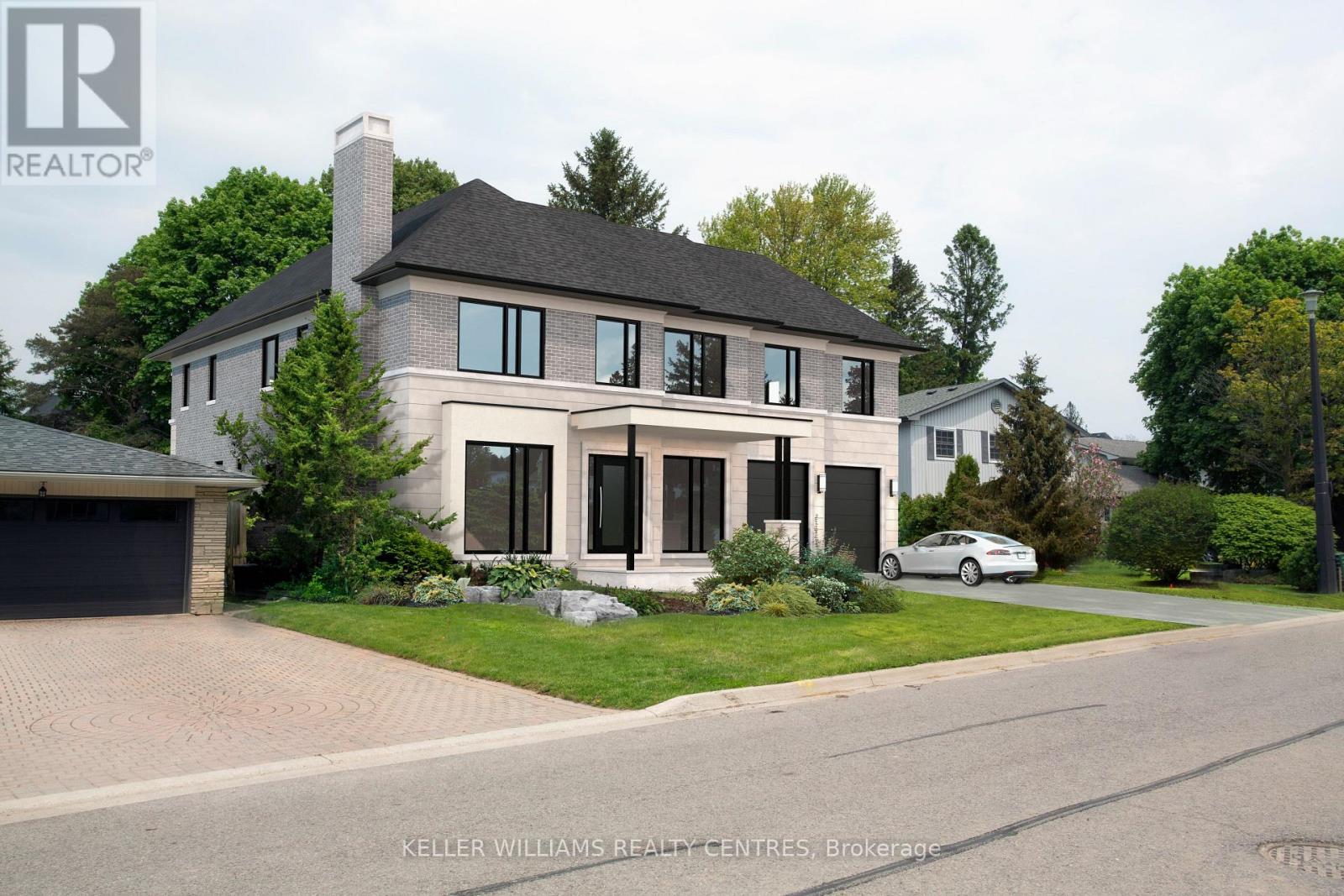 MLS® listing #29713272 for sale located at 10 HAWTHORNE LANE