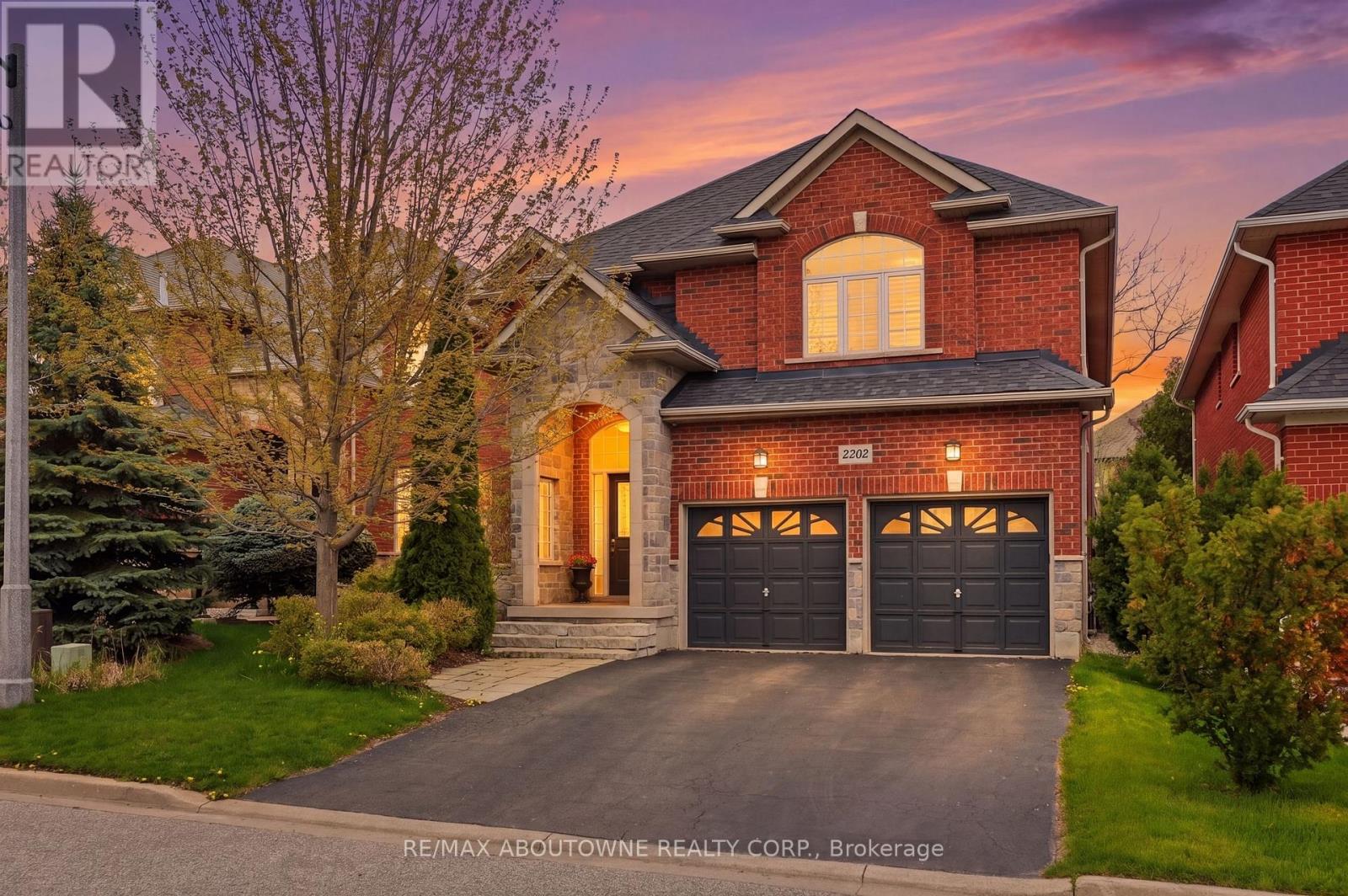 MLS® listing #29713276 for sale located at 2202 BROOKHAVEN CRESCENT