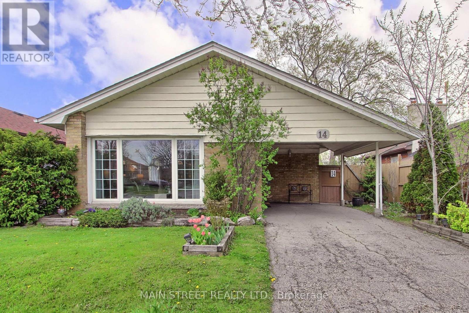 MLS® listing #29713278 for sale located at 14 WESTHAMPTON DRIVE