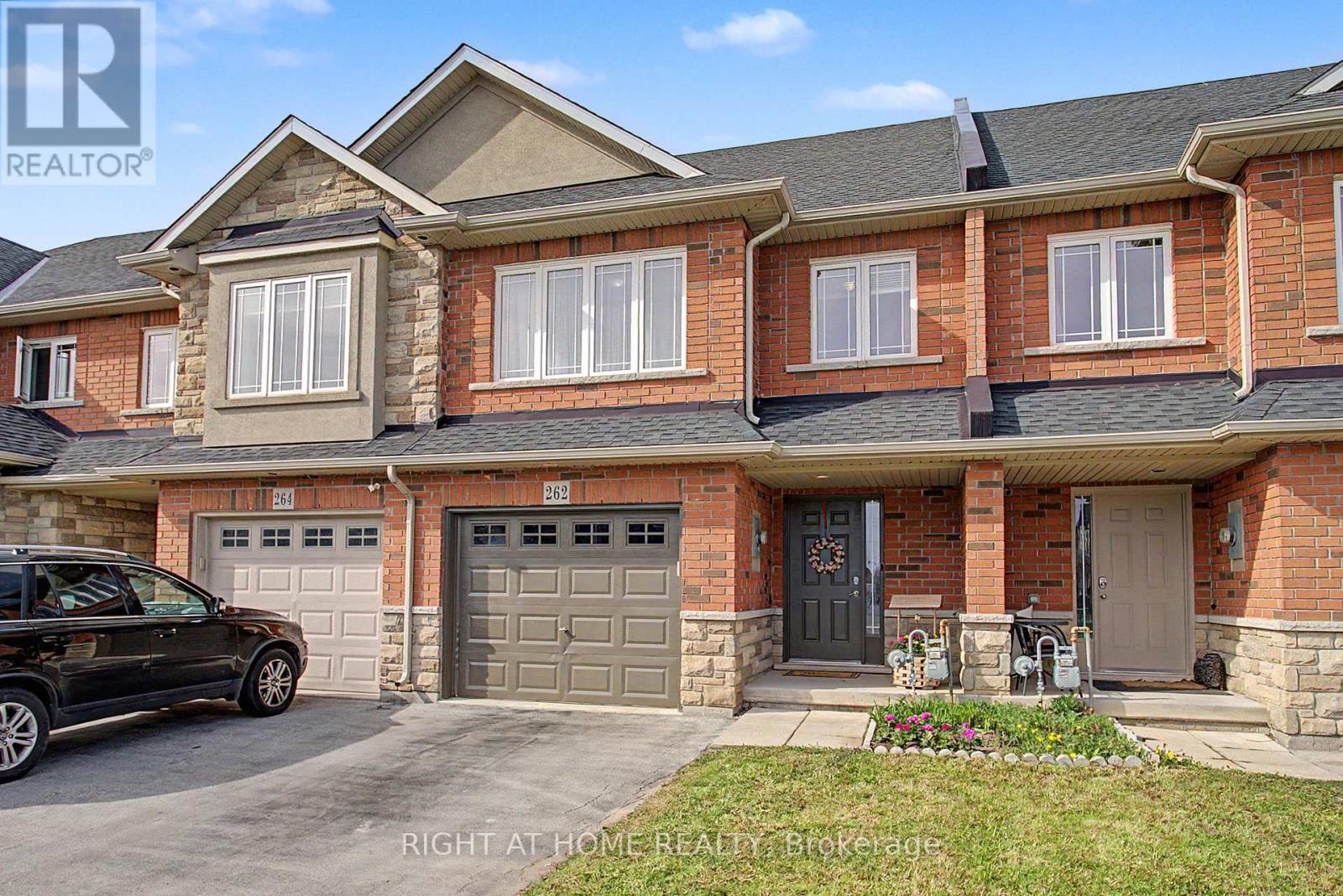 MLS® listing #29713289 for sale located at 262 PINEHILL DRIVE