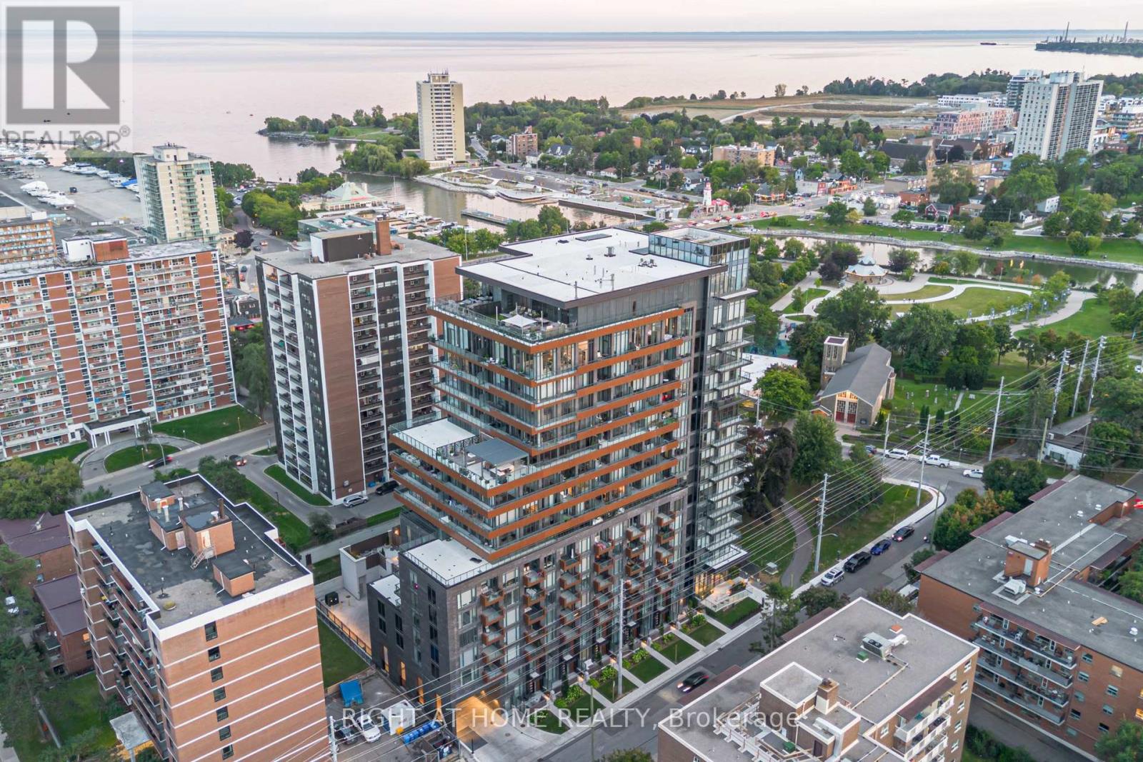 MLS® listing #29713324 for sale located at 506 - 21 PARK STREET E