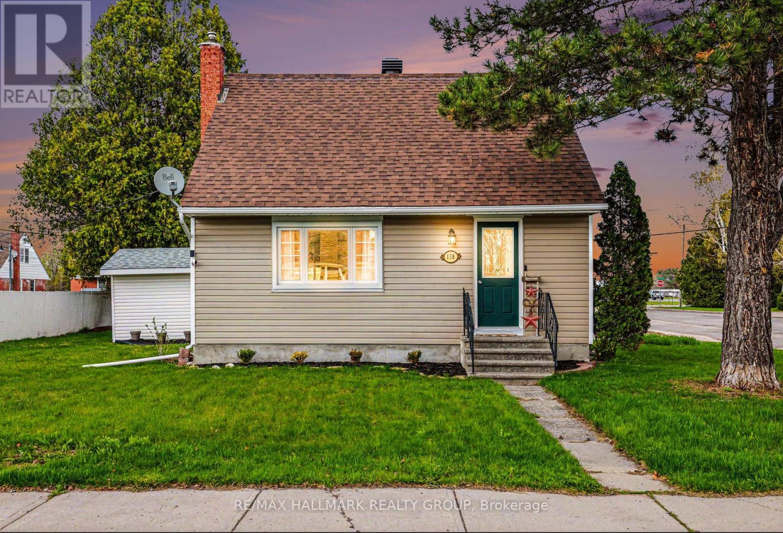 MLS® listing #29713543 for sale located at 138 THIRD AVENUE