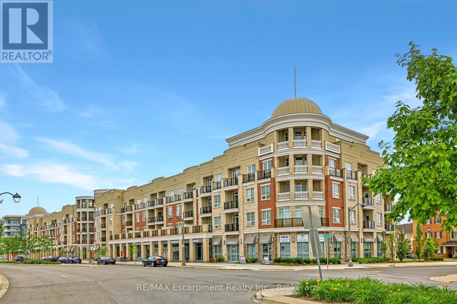 MLS® listing #29713682 for sale located at 431 - 216 OAK PARK BOULEVARD