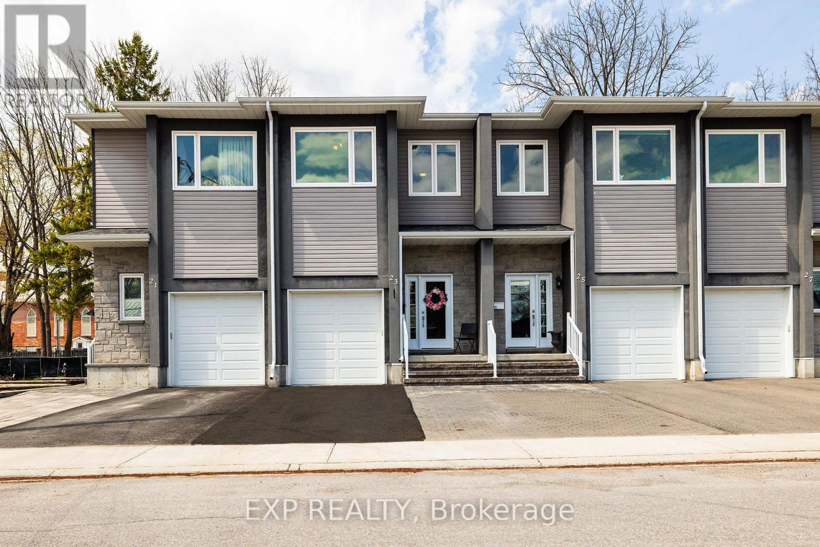 MLS® listing #29713745 for sale located at 23 GEORGE STREET W