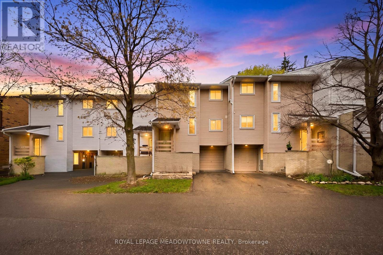 MLS® listing #29713947 for sale located at 8 LYNDEN CIRCLE
