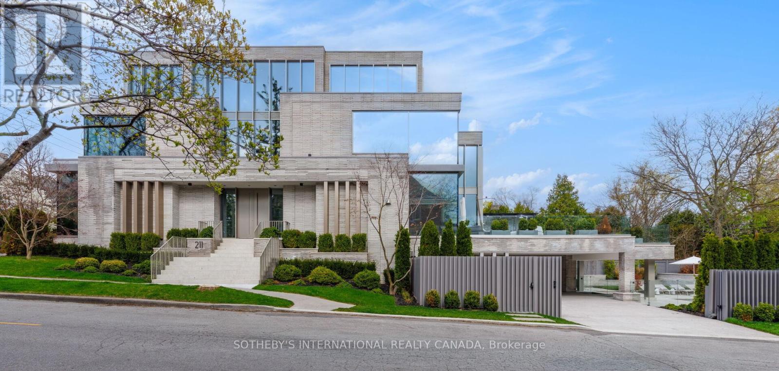 MLS® listing #29717251 for sale located at 211 DUNVEGAN ROAD