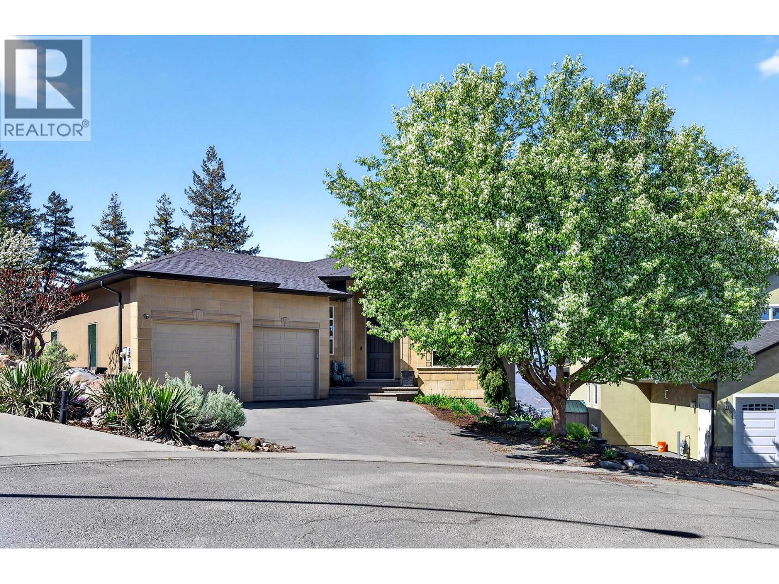 MLS® listing #29717662 for sale located at 424 AZURE Place